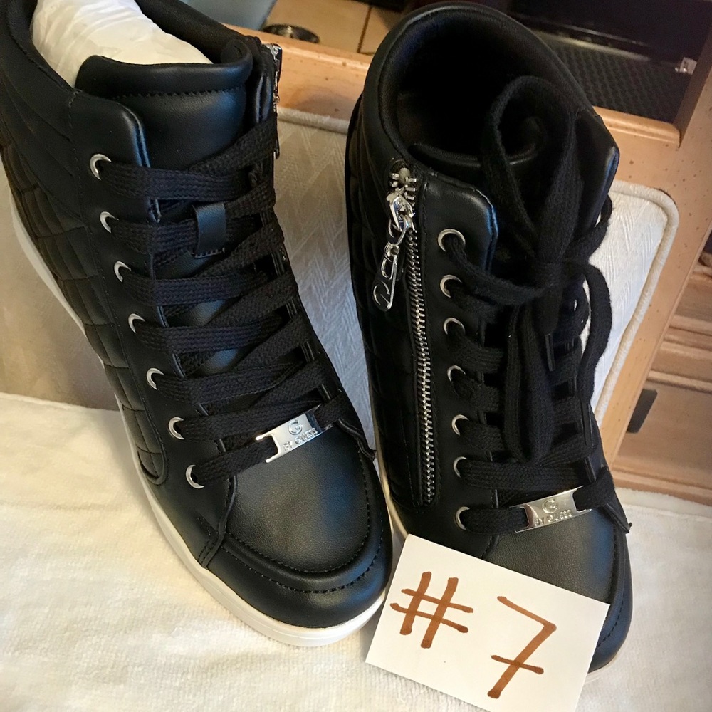 Woman Guess shoes ankle